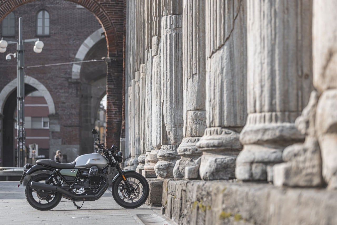 Moto Guzzi V7 Centenario e Triumph Street Twin: questione di PEDIGREE